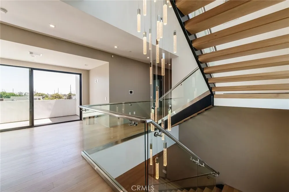 1643 S Carmelina Los Angeles, CA 90025