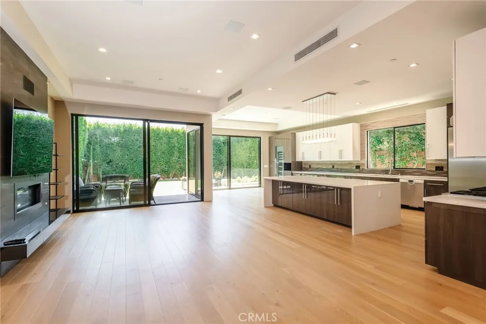 1643 S Carmelina Los Angeles, CA 90025
