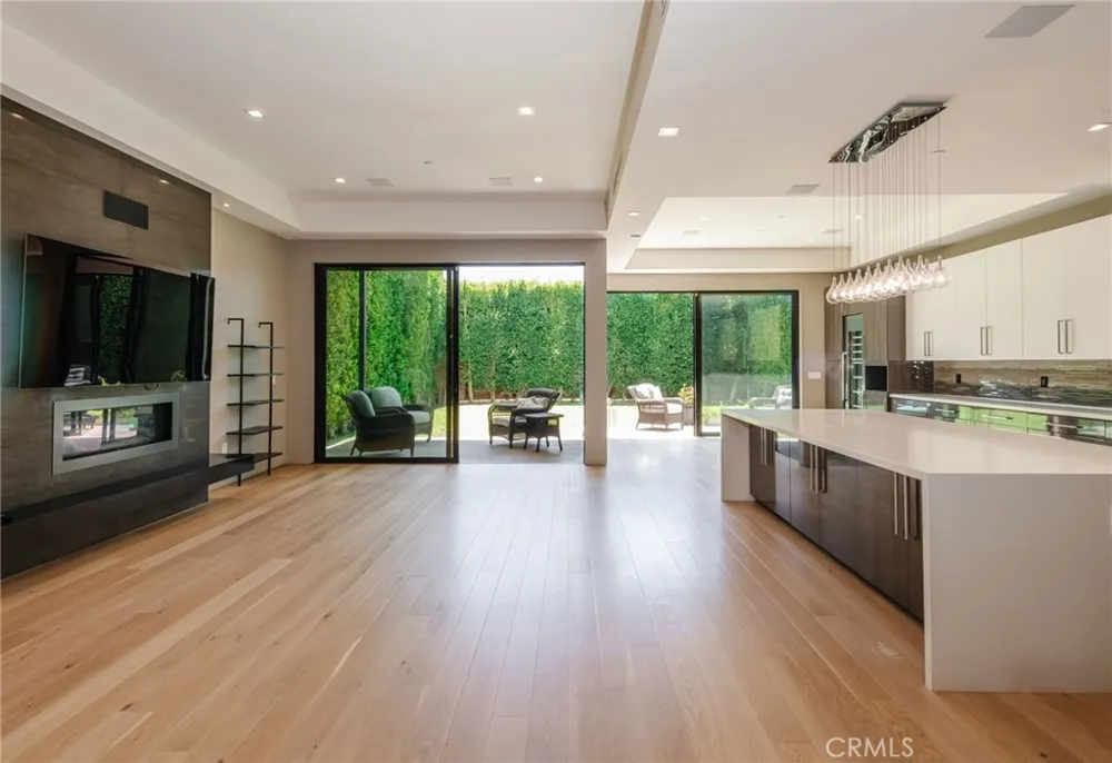 1643 S Carmelina Los Angeles, CA 90025