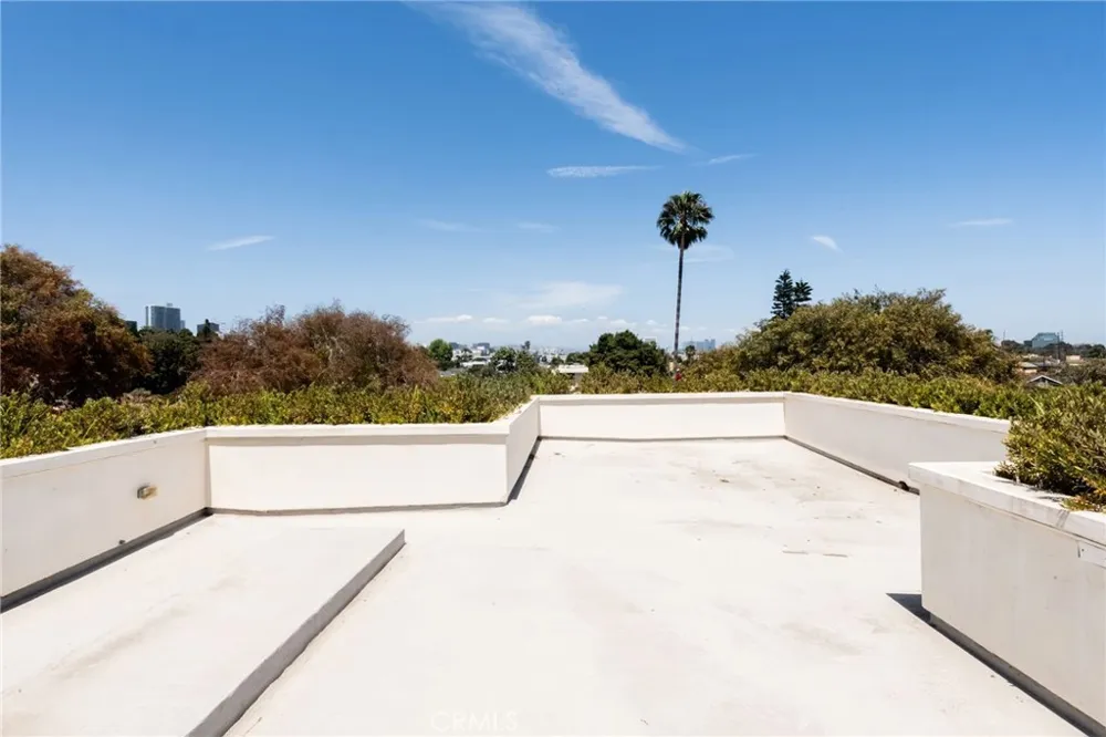 1643 S Carmelina Los Angeles, CA 90025