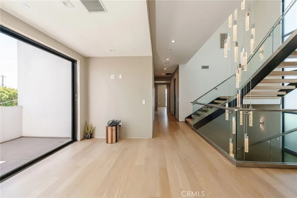 1643 S Carmelina Los Angeles, CA 90025