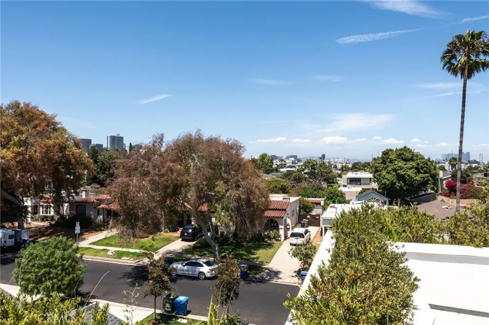 1643 S Carmelina Los Angeles, CA 90025
