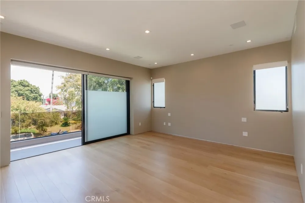 1643 S Carmelina Los Angeles, CA 90025