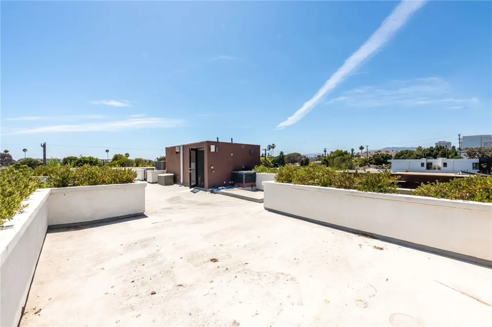 1643 S Carmelina Los Angeles, CA 90025