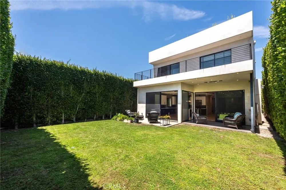 1643 S Carmelina Los Angeles, CA 90025