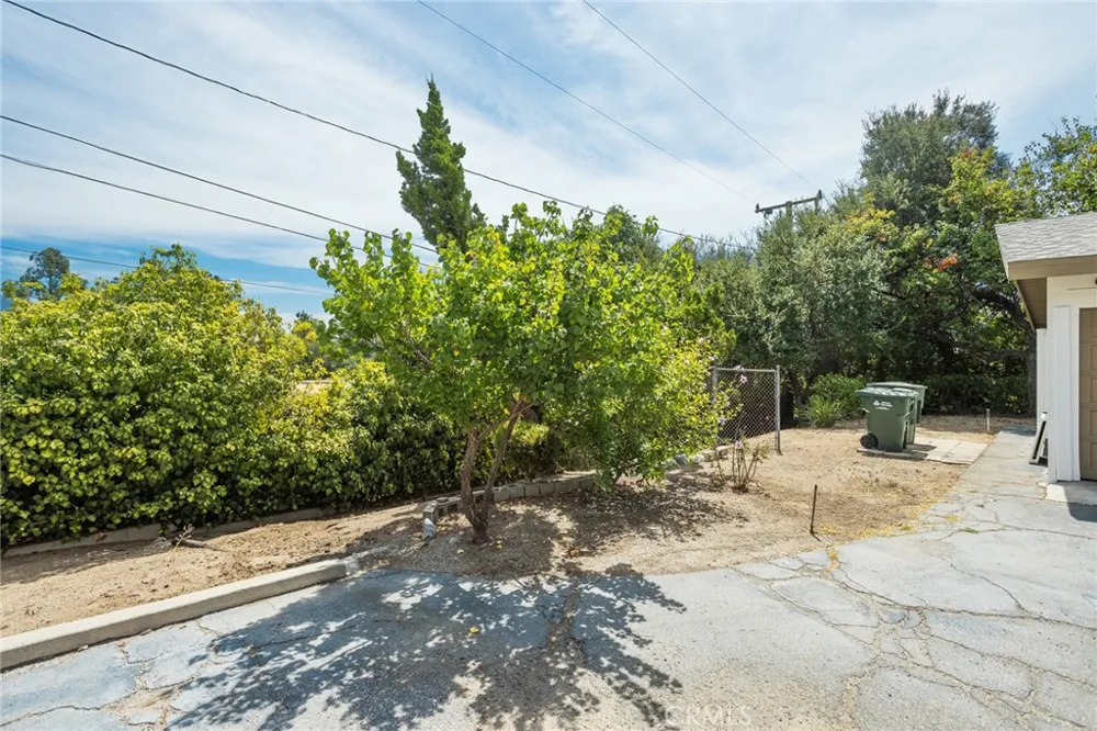 2020 Liliano Sierra Madre, CA 91024