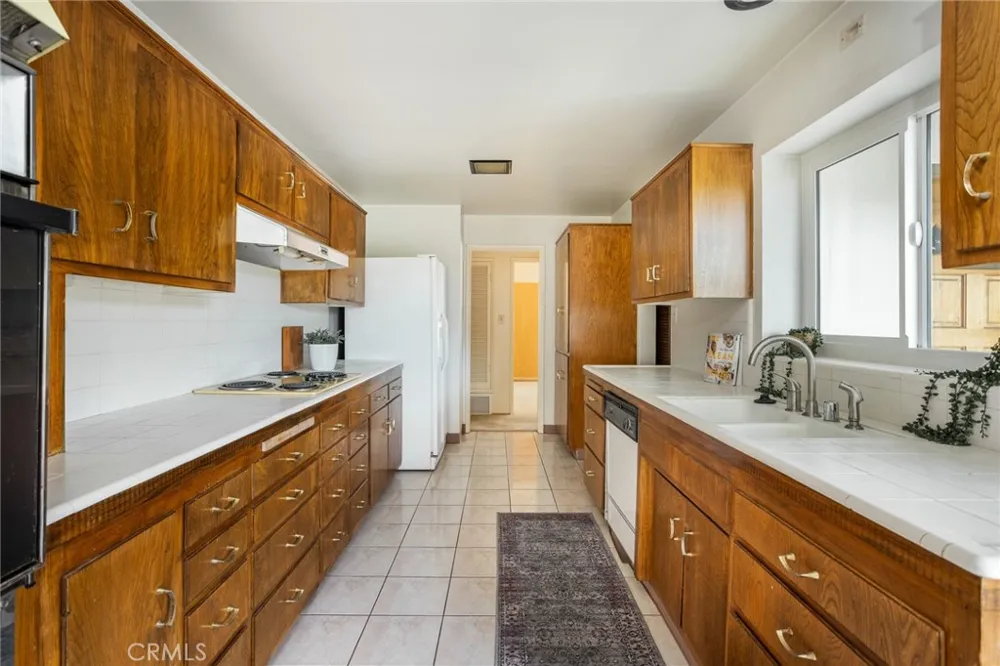 2020 Liliano Sierra Madre, CA 91024