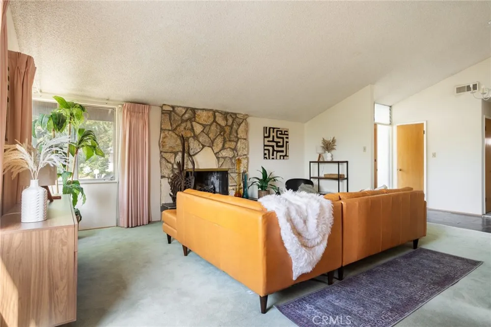 2020 Liliano Sierra Madre, CA 91024
