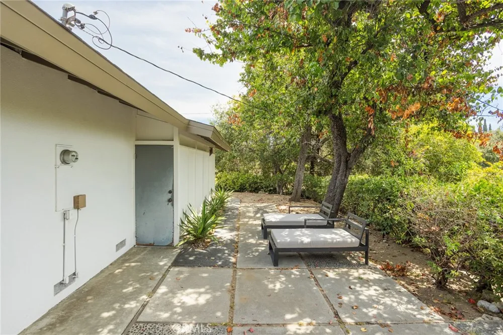 2020 Liliano Sierra Madre, CA 91024