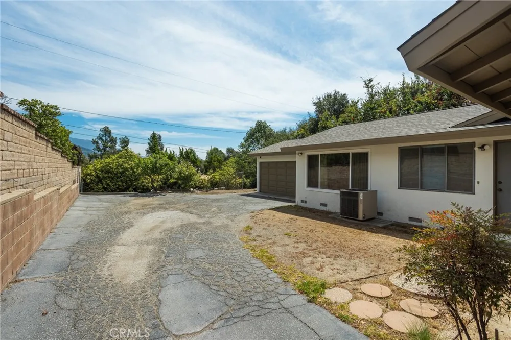 2020 Liliano Sierra Madre, CA 91024
