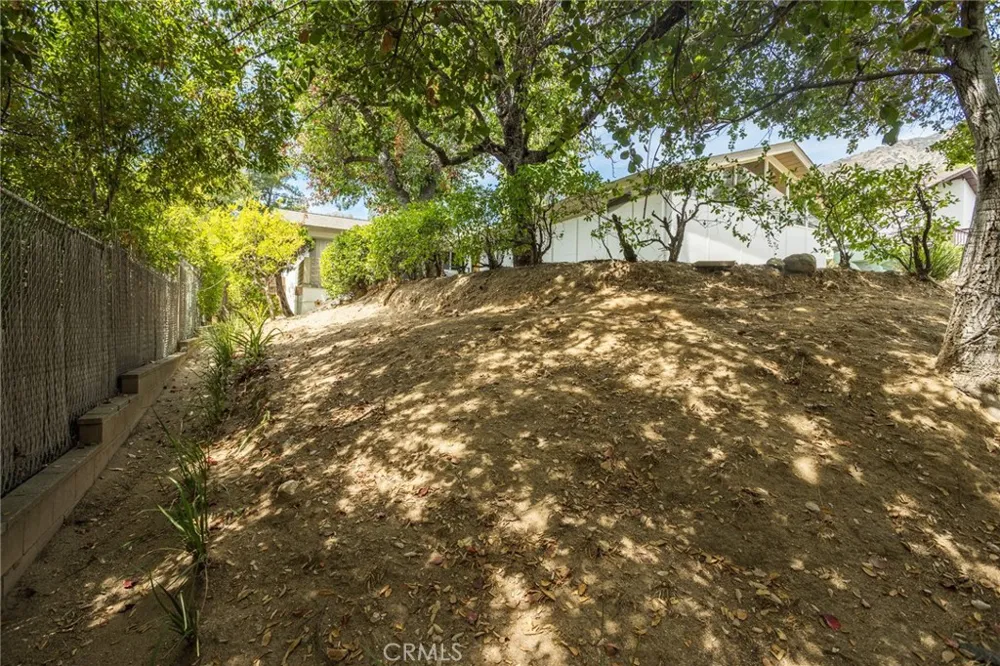 2020 Liliano Sierra Madre, CA 91024
