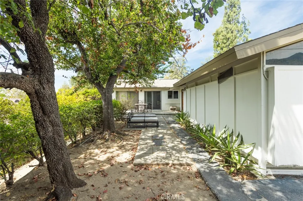 2020 Liliano Sierra Madre, CA 91024