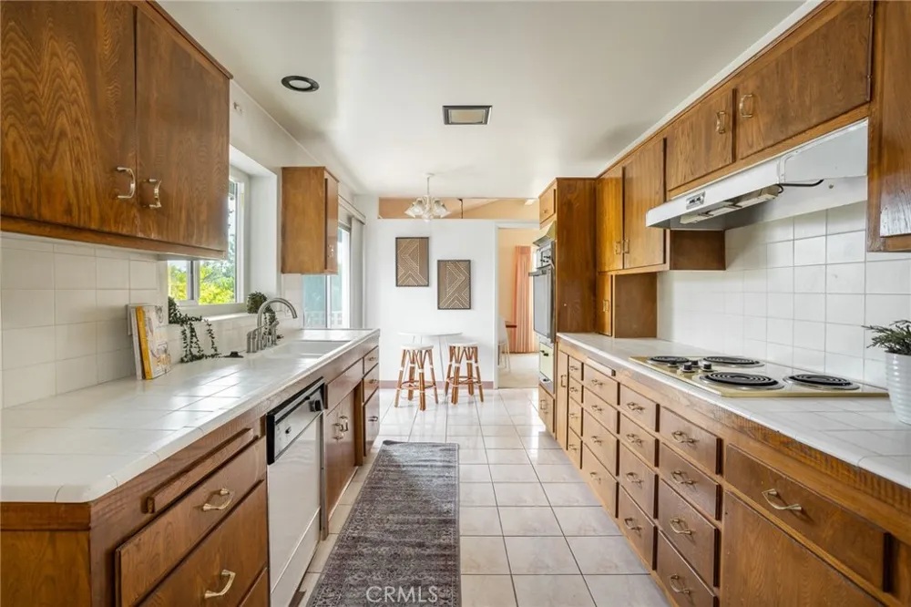 2020 Liliano Sierra Madre, CA 91024