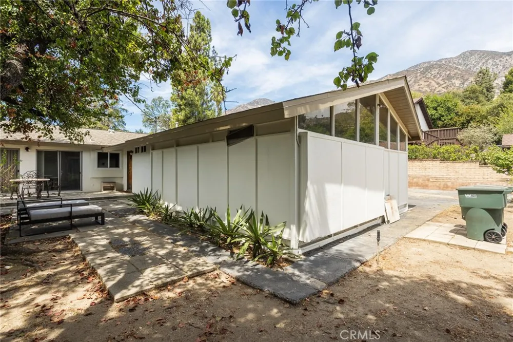 2020 Liliano Sierra Madre, CA 91024