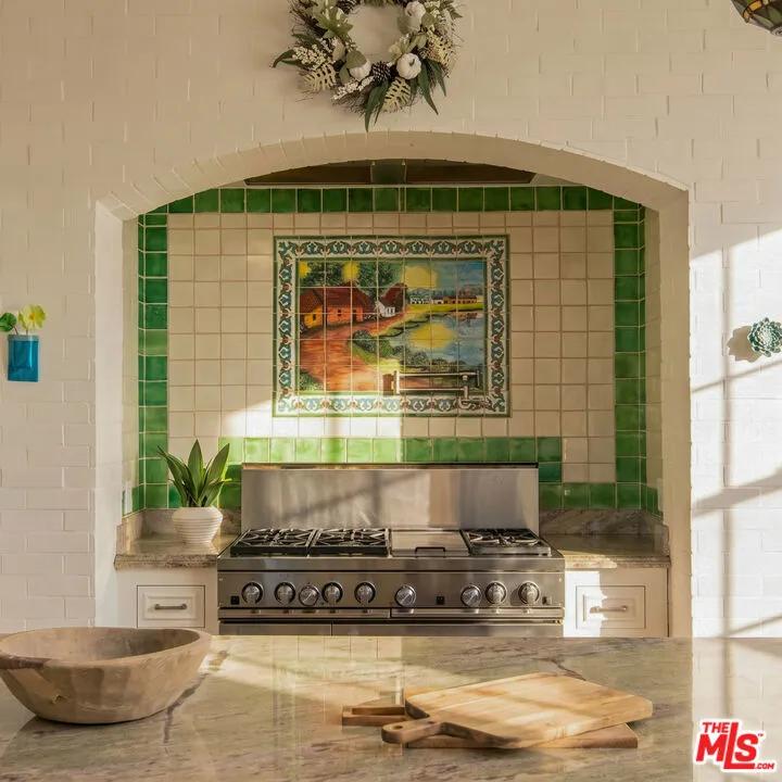 29089 Grayfox Street Malibu, CA 90265