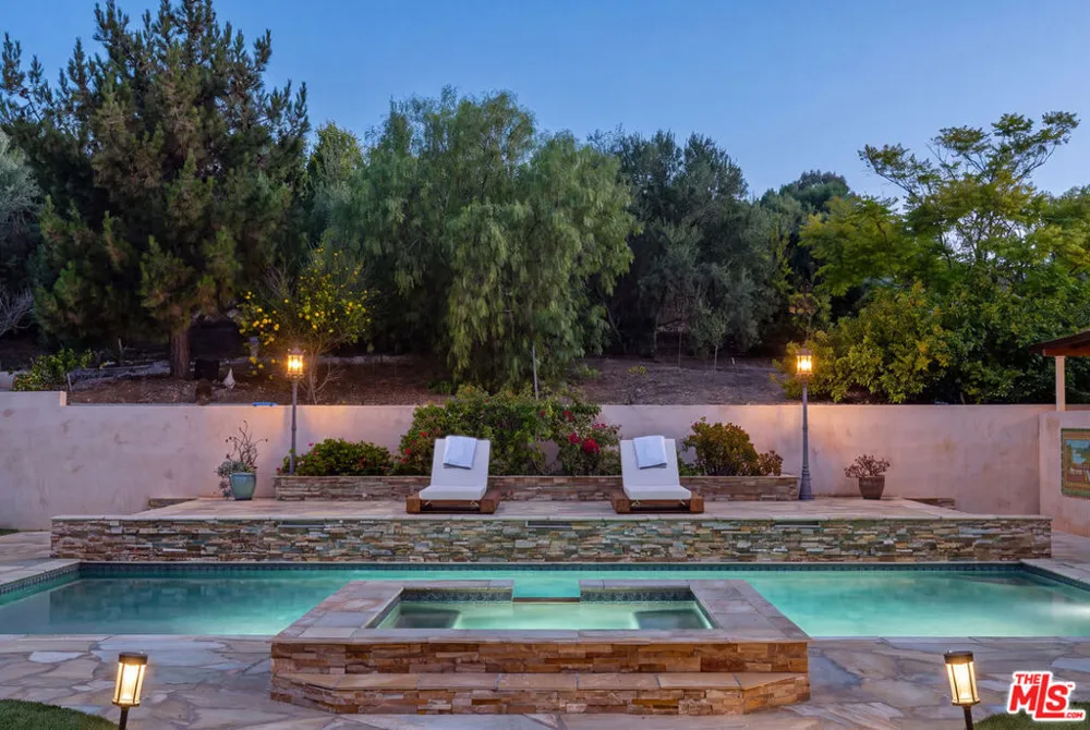 29089 Grayfox Street Malibu, CA 90265