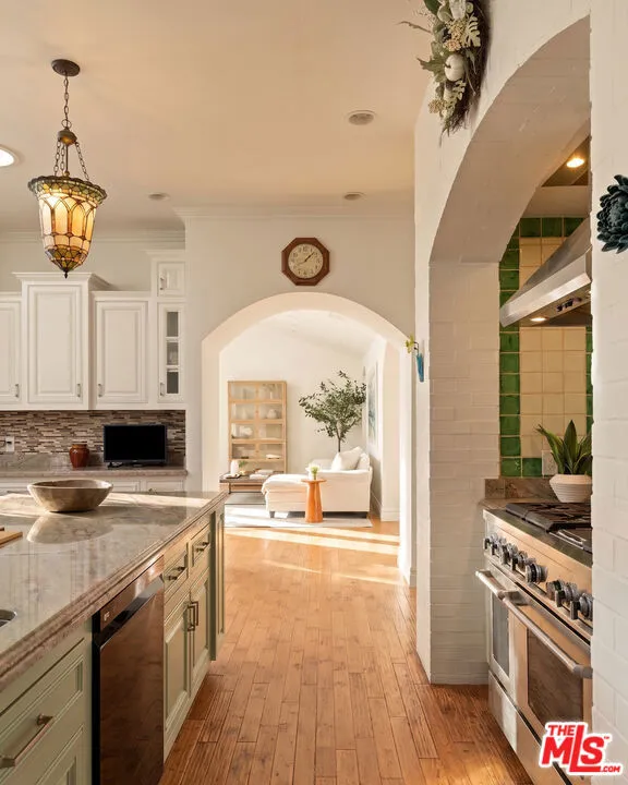 29089 Grayfox Street Malibu, CA 90265