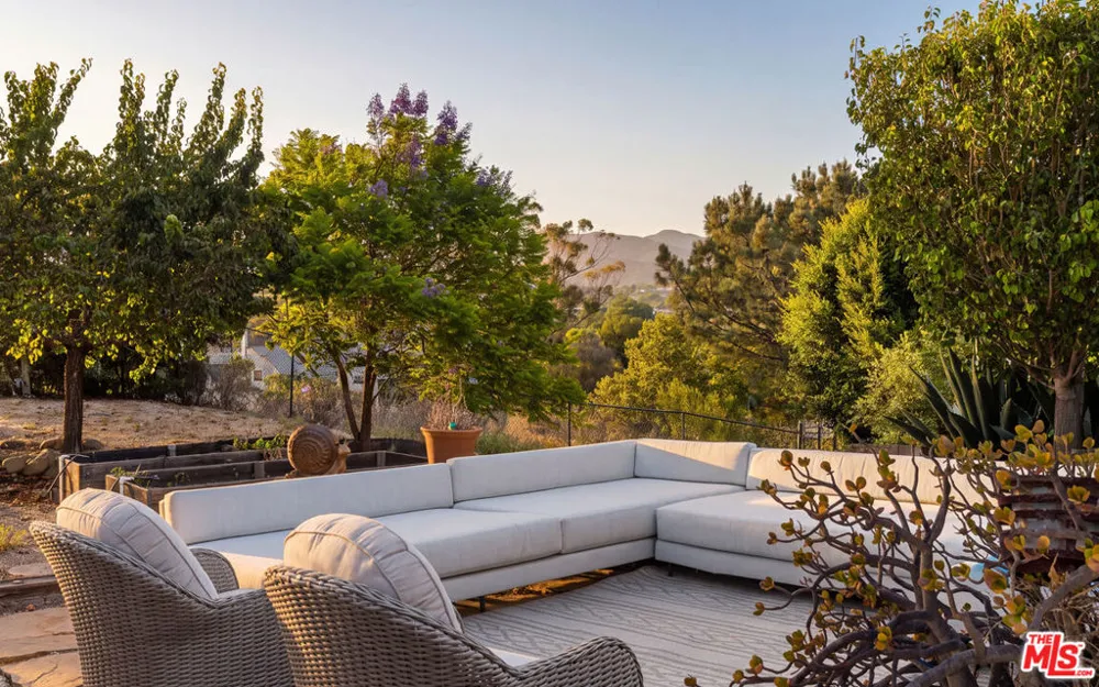 29089 Grayfox Street Malibu, CA 90265