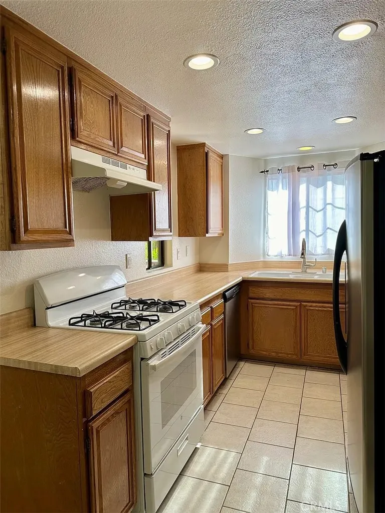 10220 De Soto Avenue #6 Chatsworth, CA 91311