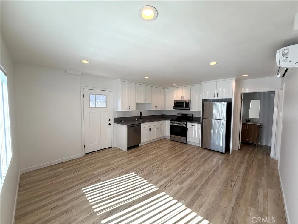 12821 Doty Avenue #C Hawthorne, CA 90250