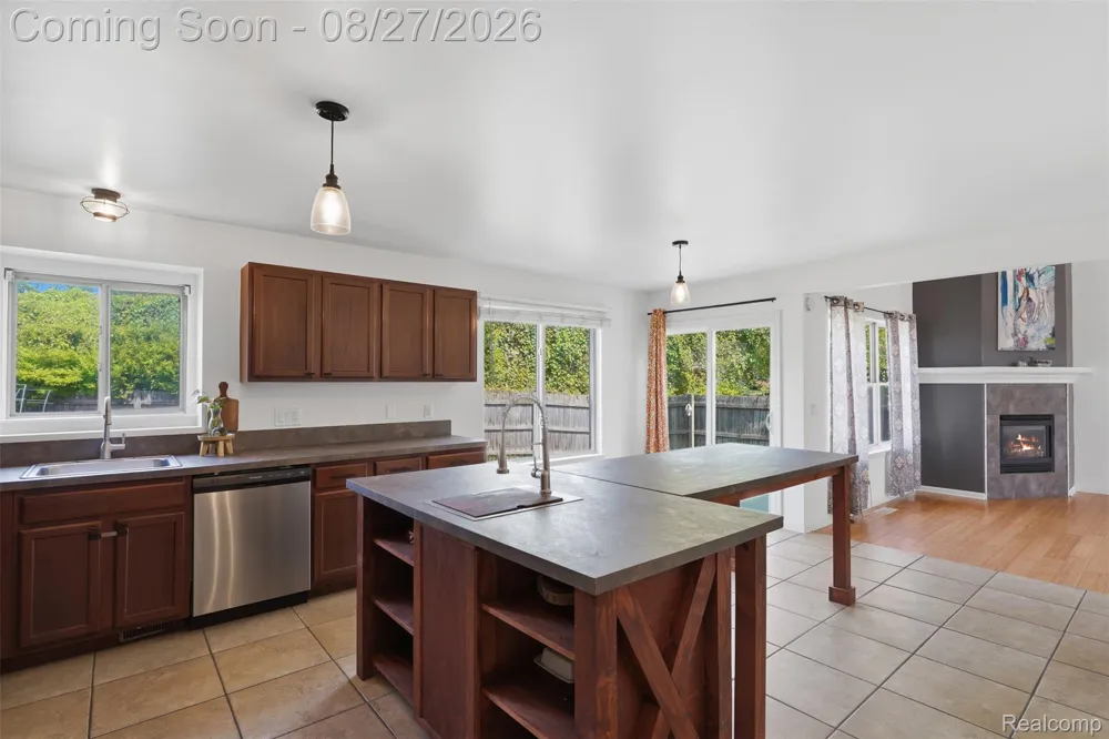 22571 E 13 Mile Road St Clair Shores City, MI 48082