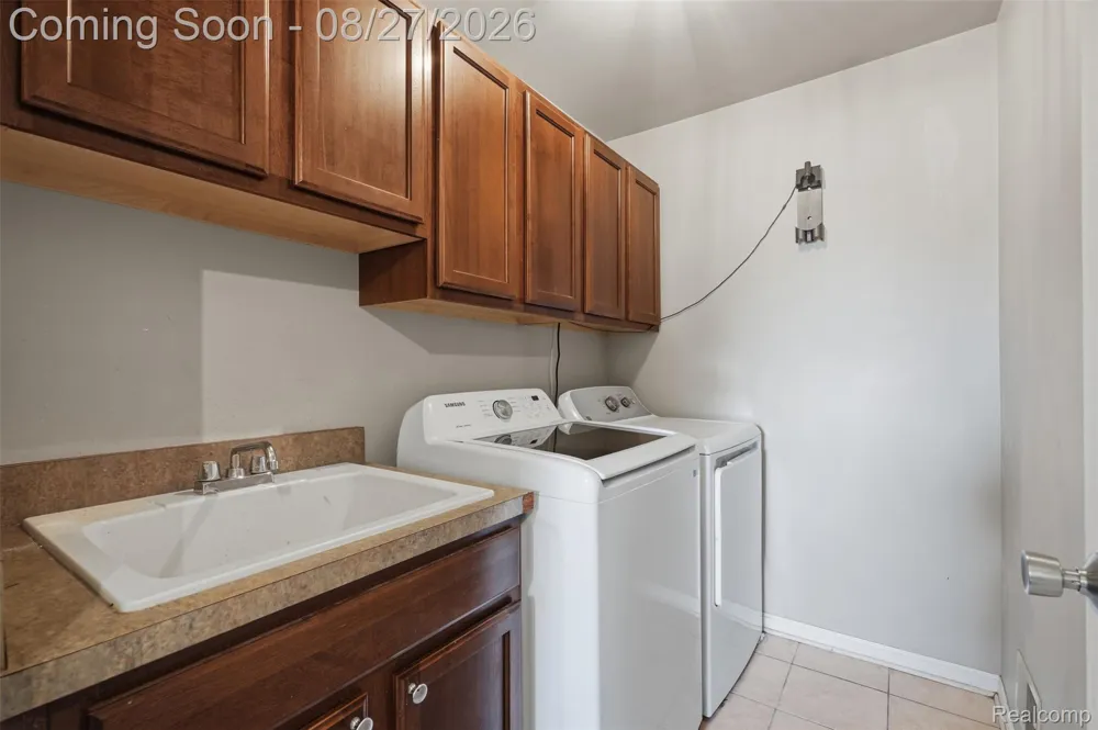 22571 E 13 Mile Road St Clair Shores City, MI 48082
