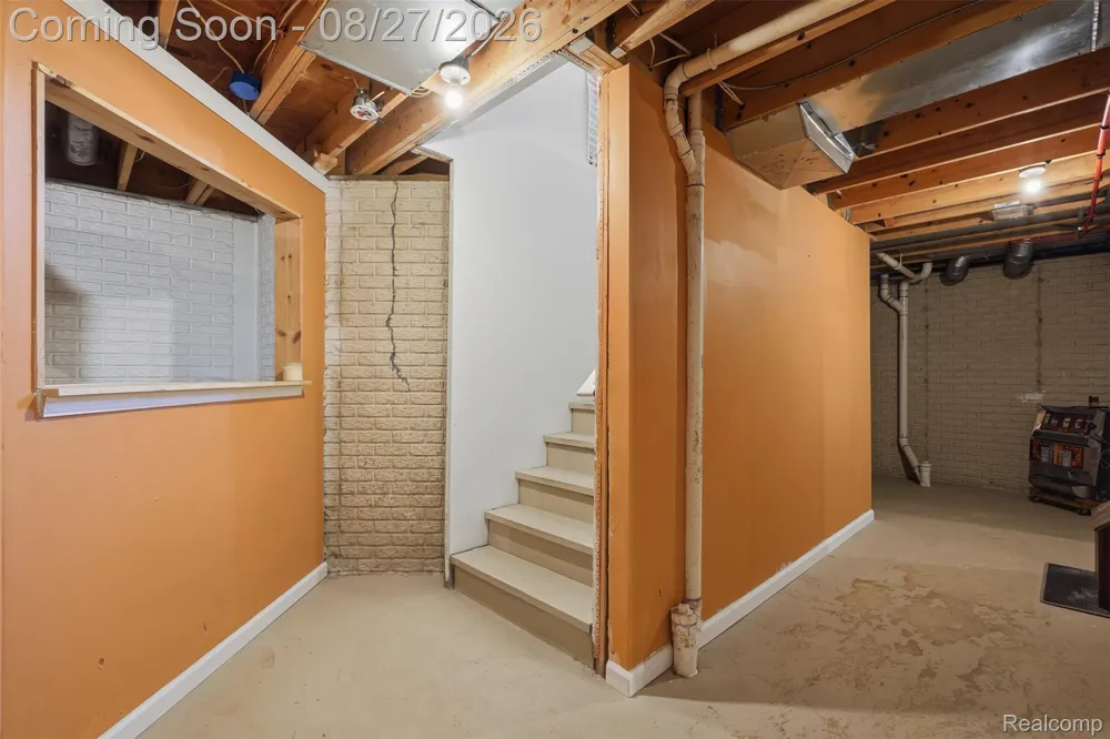 22571 E 13 Mile Road St Clair Shores City, MI 48082