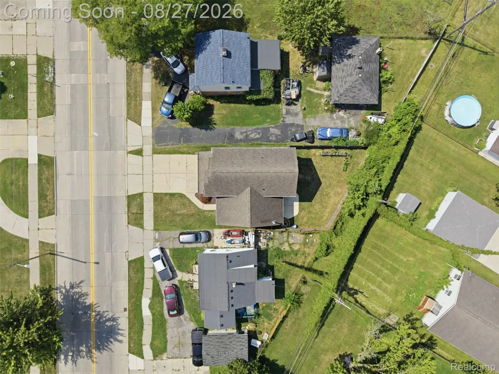 22571 E 13 Mile Road St Clair Shores City, MI 48082