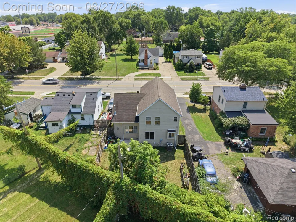 22571 E 13 Mile Road St Clair Shores City, MI 48082