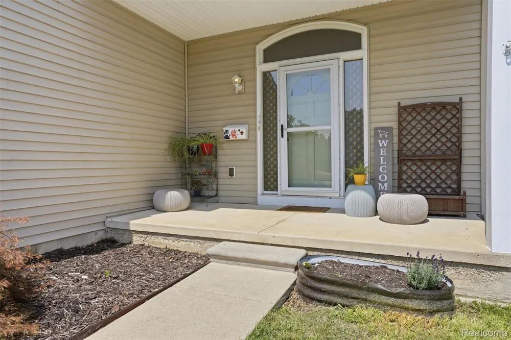 22571 E 13 Mile Road St Clair Shores City, MI 48082