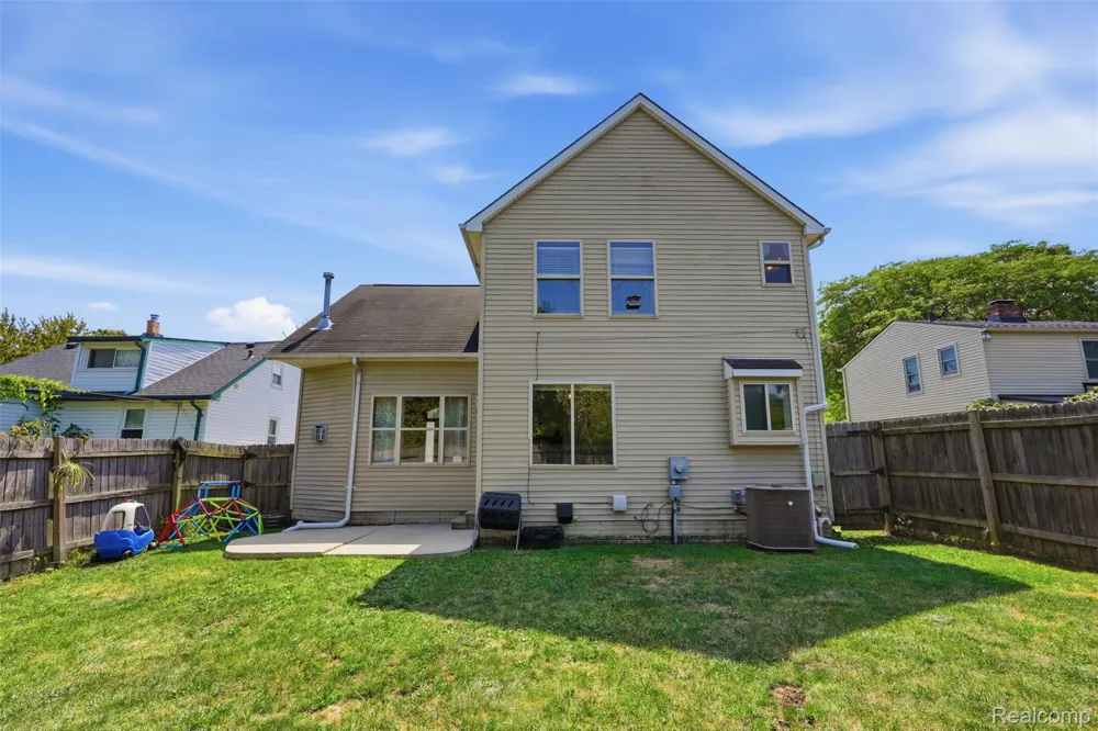 22571 E 13 Mile Road St Clair Shores City, MI 48082