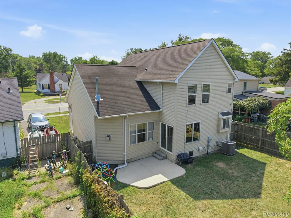 22571 E 13 Mile Road St Clair Shores City, MI 48082
