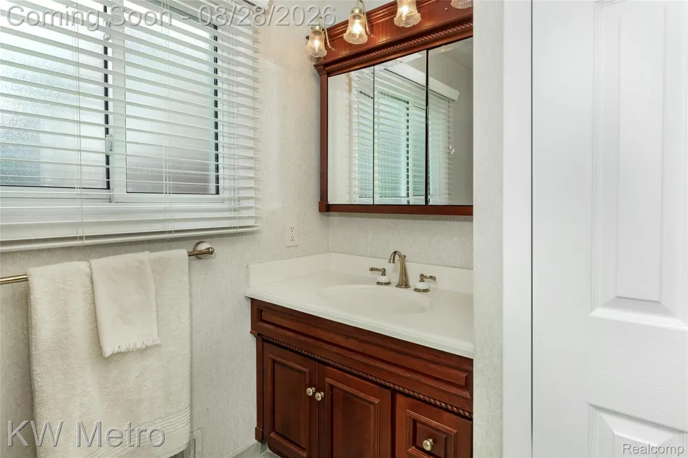 2330 Washington Avenue Royal Oak City, MI 48073