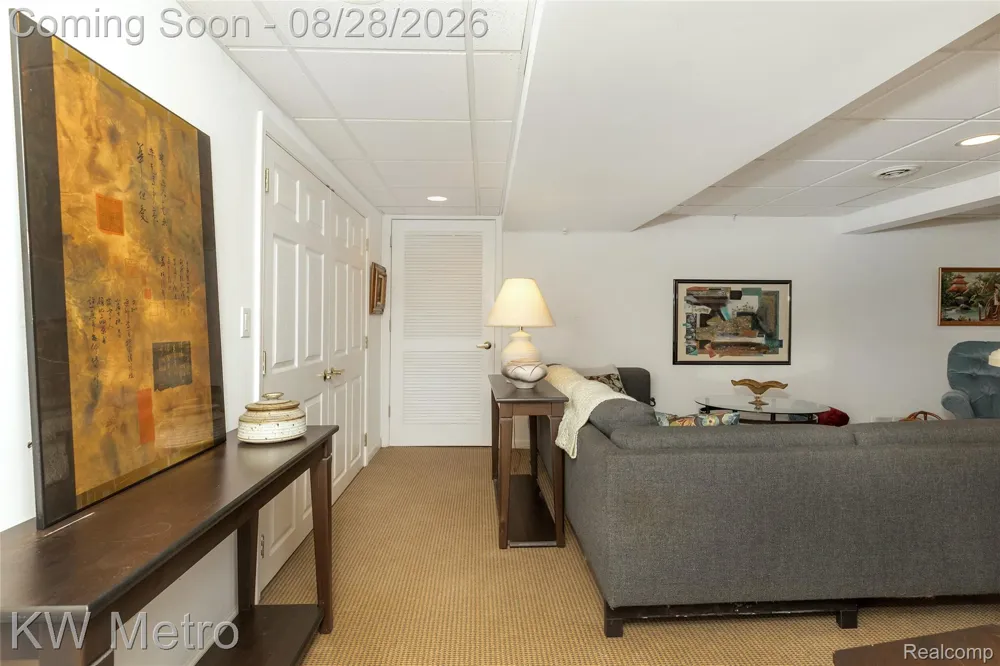 2330 Washington Avenue Royal Oak City, MI 48073