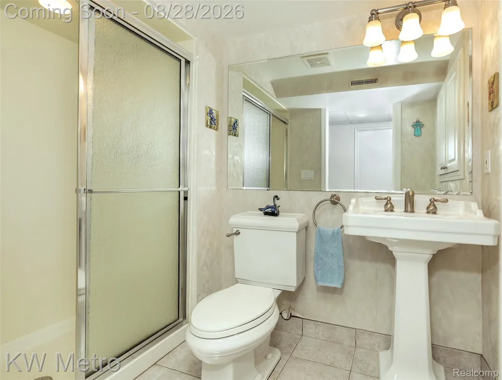 2330 Washington Avenue Royal Oak City, MI 48073