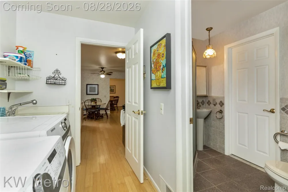 2330 Washington Avenue Royal Oak City, MI 48073