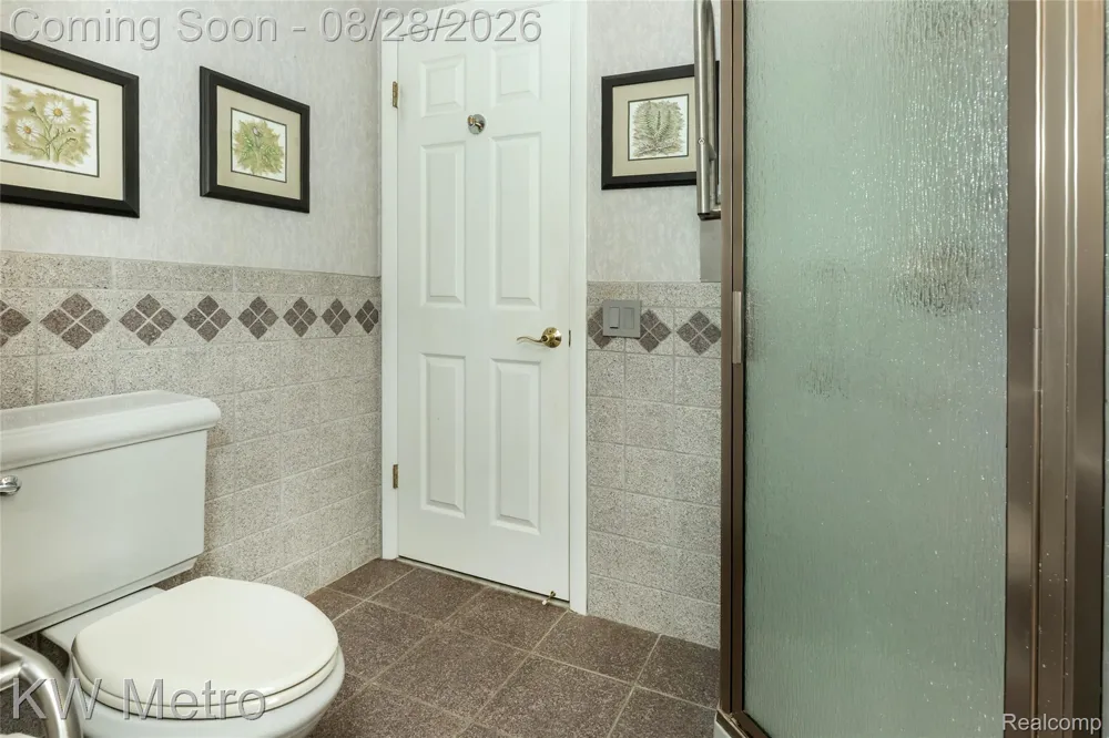 2330 Washington Avenue Royal Oak City, MI 48073