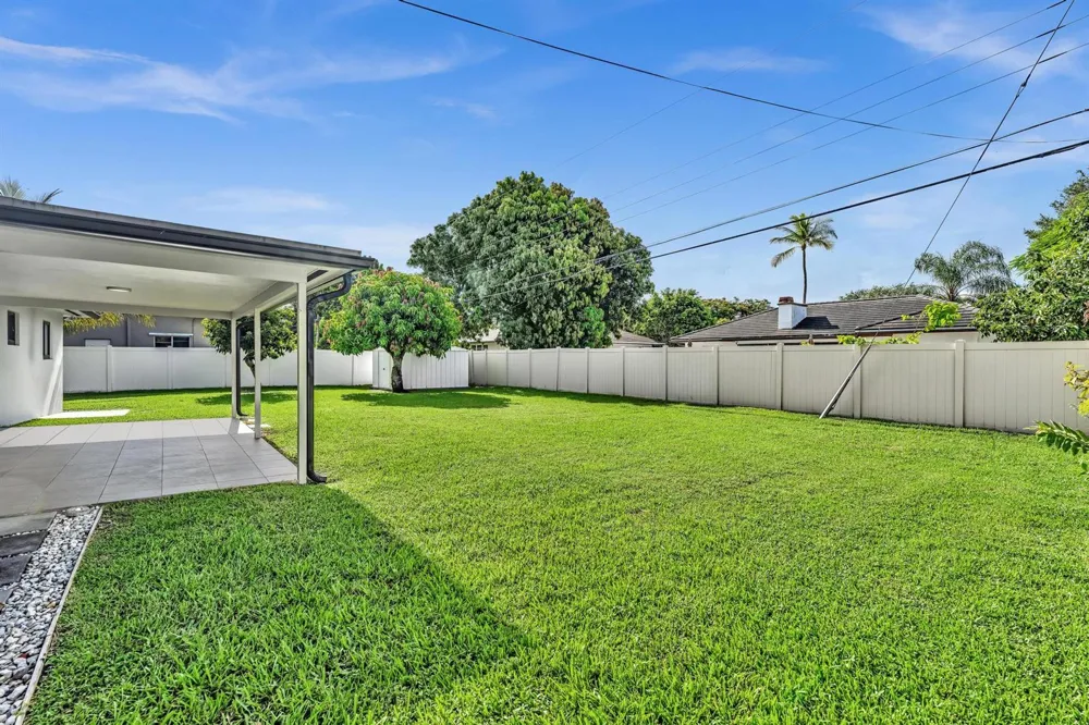 2056 PARK PLACE Boca Raton, FL 33486