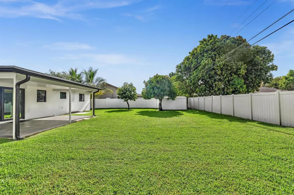 2056 PARK PLACE Boca Raton, FL 33486