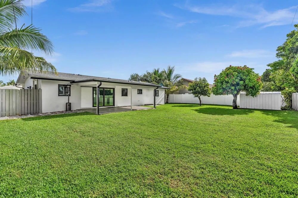2056 PARK PLACE Boca Raton, FL 33486