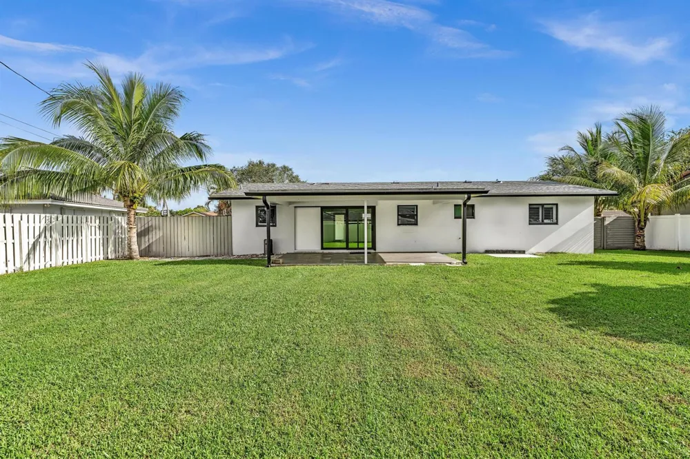2056 PARK PLACE Boca Raton, FL 33486