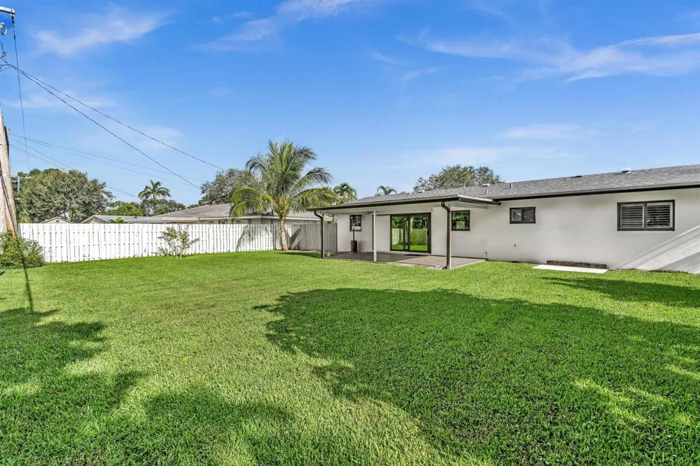 2056 PARK PLACE Boca Raton, FL 33486