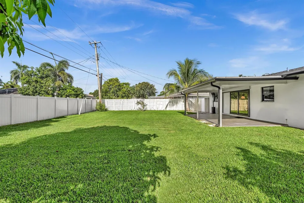 2056 PARK PLACE Boca Raton, FL 33486
