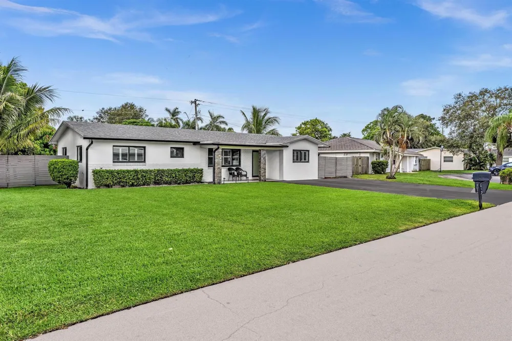 2056 PARK PLACE Boca Raton, FL 33486