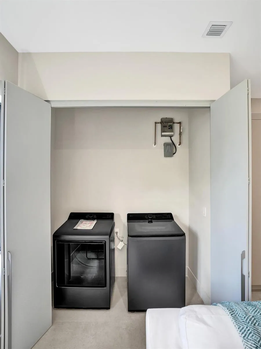 1140 SE 6TH TERRACE Fort Lauderdale, FL 33316