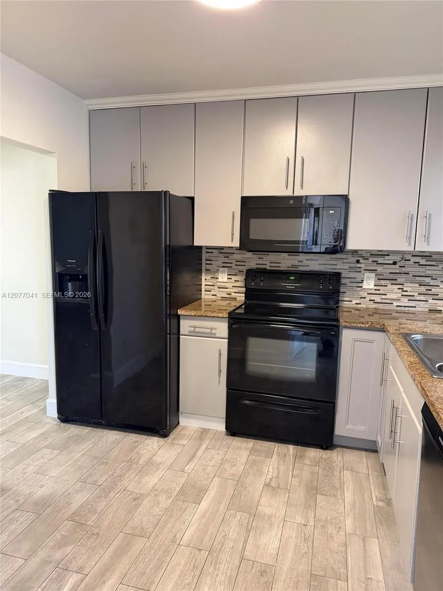 2051 NW 81st Ave #528 Pembroke Pines, FL 33024