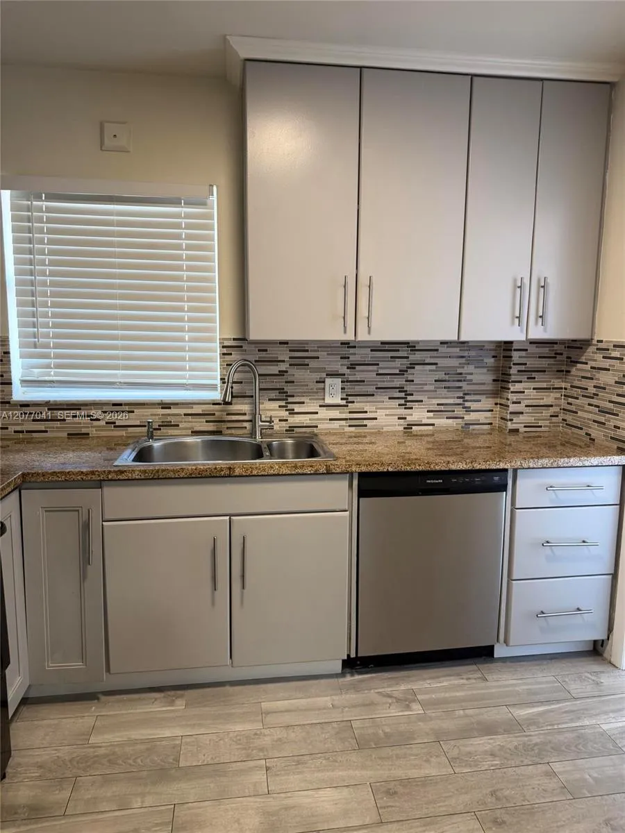 2051 NW 81st Ave #528 Pembroke Pines, FL 33024