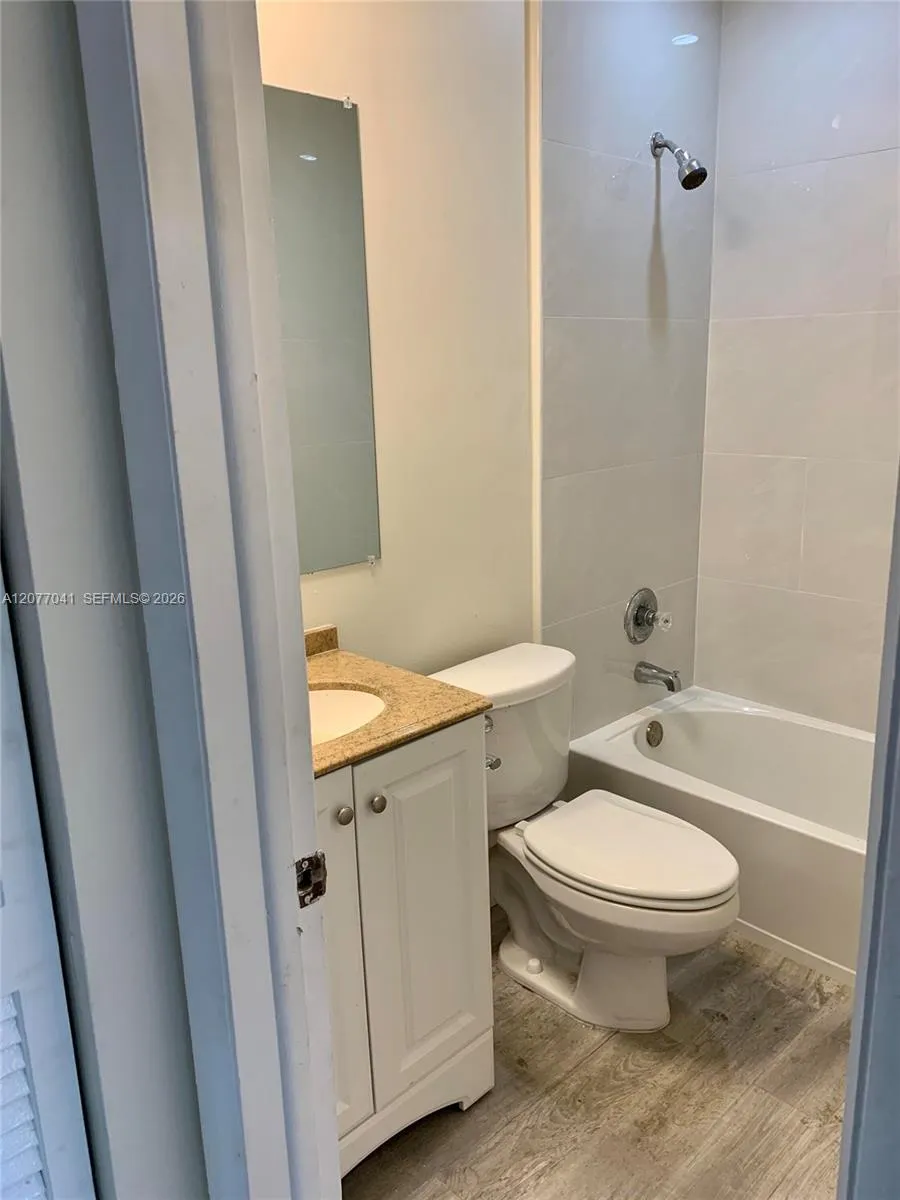2051 NW 81st Ave #528 Pembroke Pines, FL 33024
