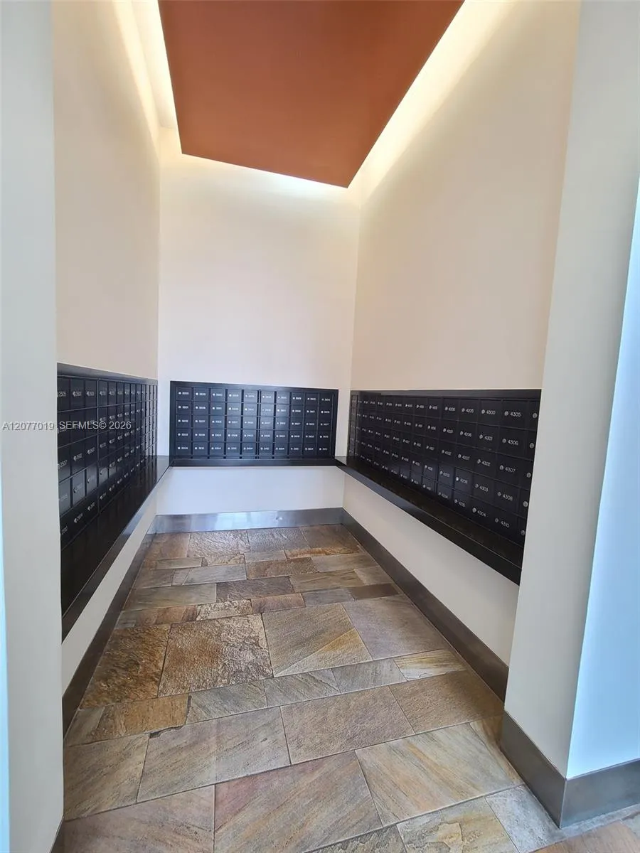 55 SE 6th St #4106 Miami, FL 33131