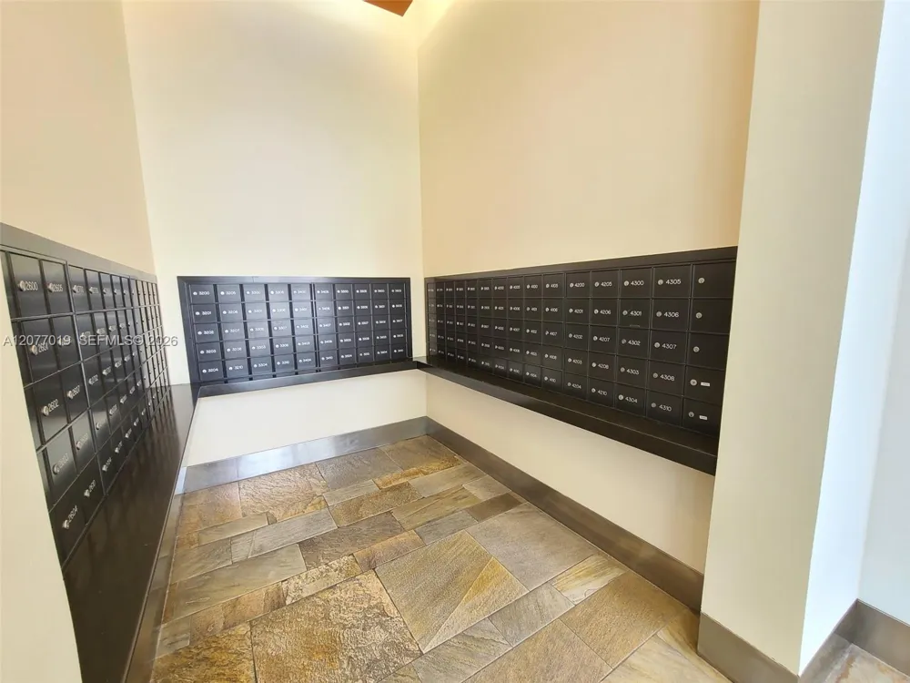 55 SE 6th St #4106 Miami, FL 33131